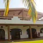 Casa De Los Abuelos Con Jardin Y Vista Al Canal