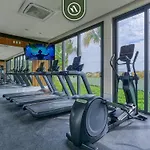 Luxury Condo With Canal View - Near Beach