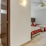 El Tigre, Isla Palmares With Balcony & Shared Pool