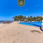 Oceanfron 4 Bedroom Condo - Beach - Wyndham Pool