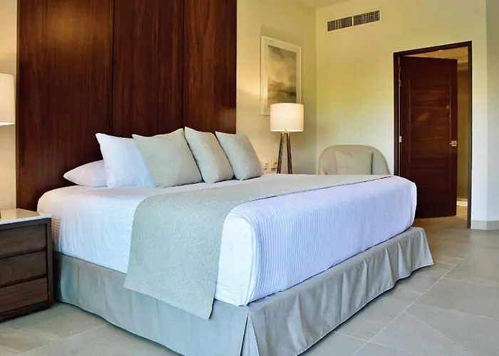 2 Bed 2Bth, Playa Royale 2507, Free Wifi