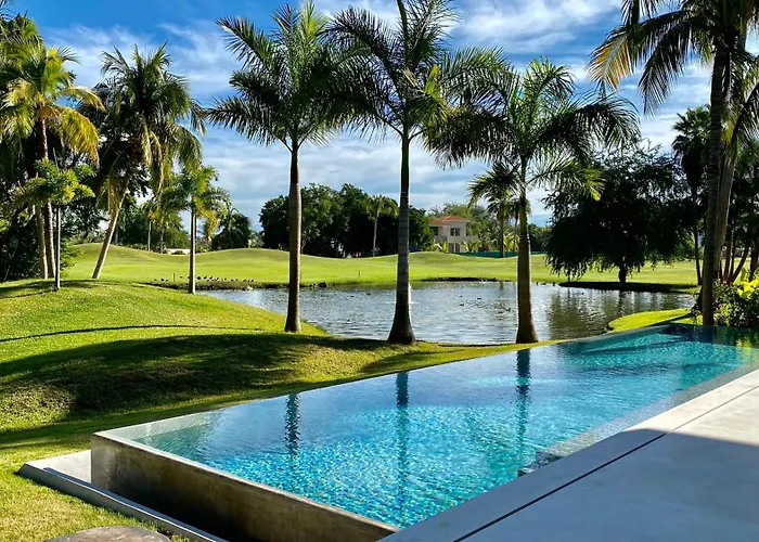 Lake View House In El Tigre Golf Club Near The Beach
