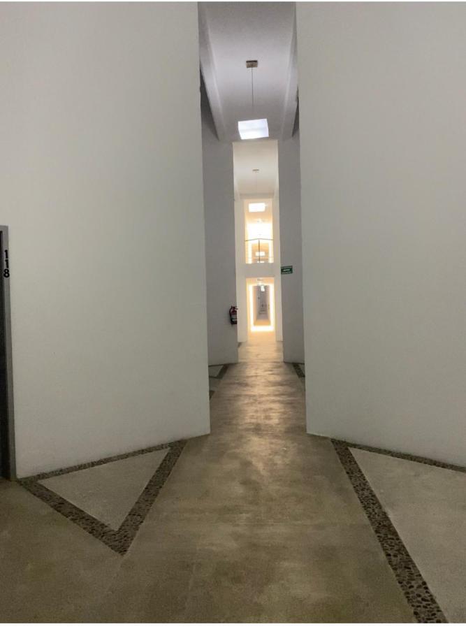 Súper Ubicado Y Cómodo Departamento Frente Al Mar Con 2 Terrazas, Albercas Y Otras Amenidades