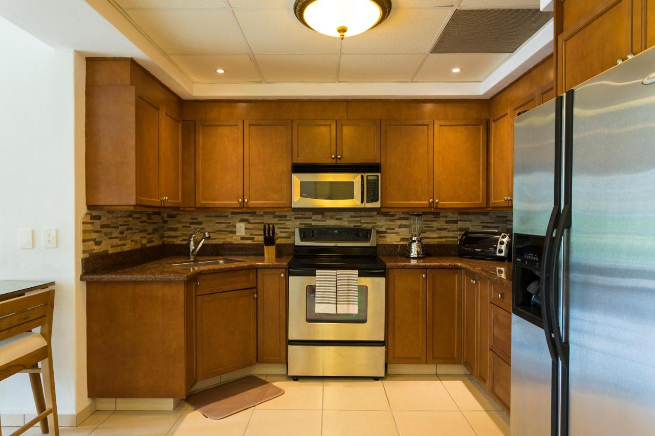 Perfect Getaway For Two! Wonderful & Bright Loft, Spacious Balcony Overlooking The Pool Beachfront