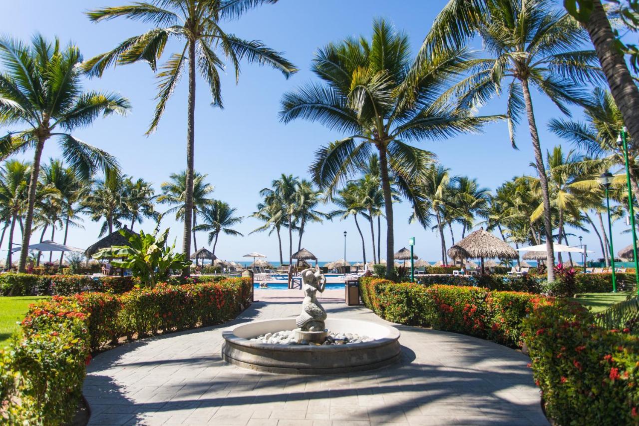 Perfect Getaway For Two! Wonderful & Bright Loft, Spacious Balcony Overlooking The Pool Beachfront *