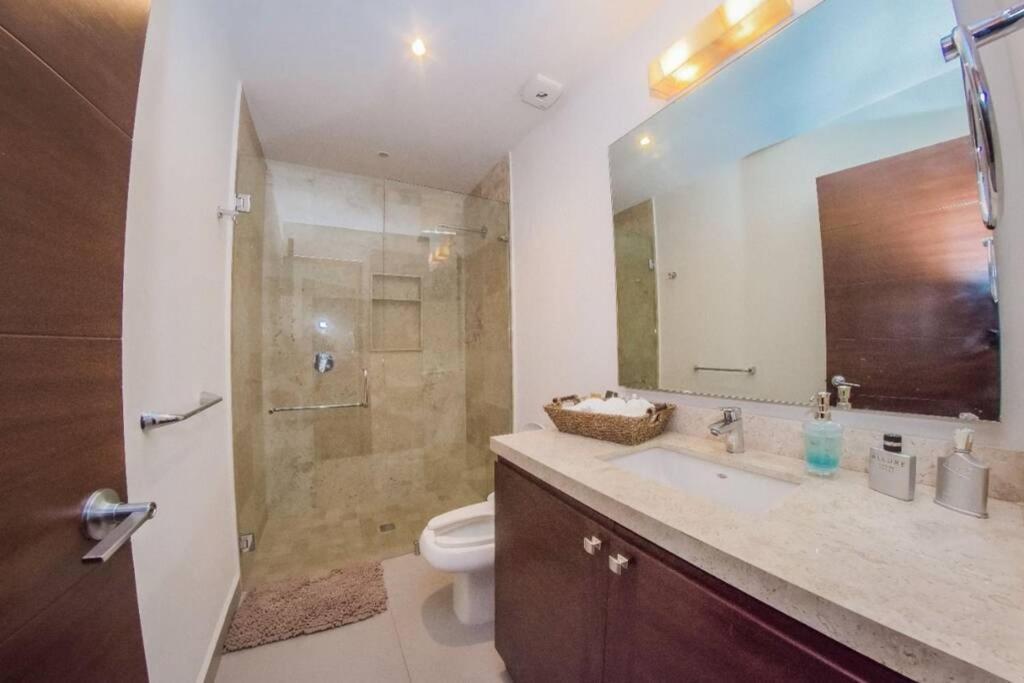 Apartamento Modern Stylish Apt. Steps Away From The *