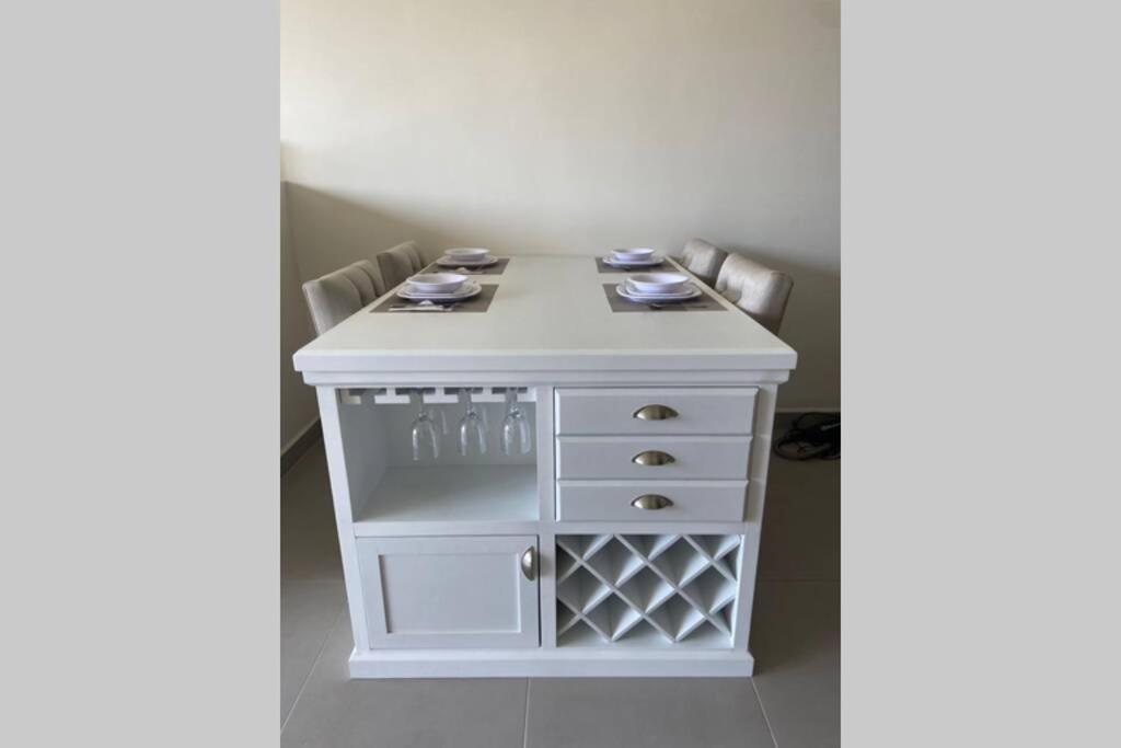 Apartamento Modern Stylish Apt. Steps Away From The *