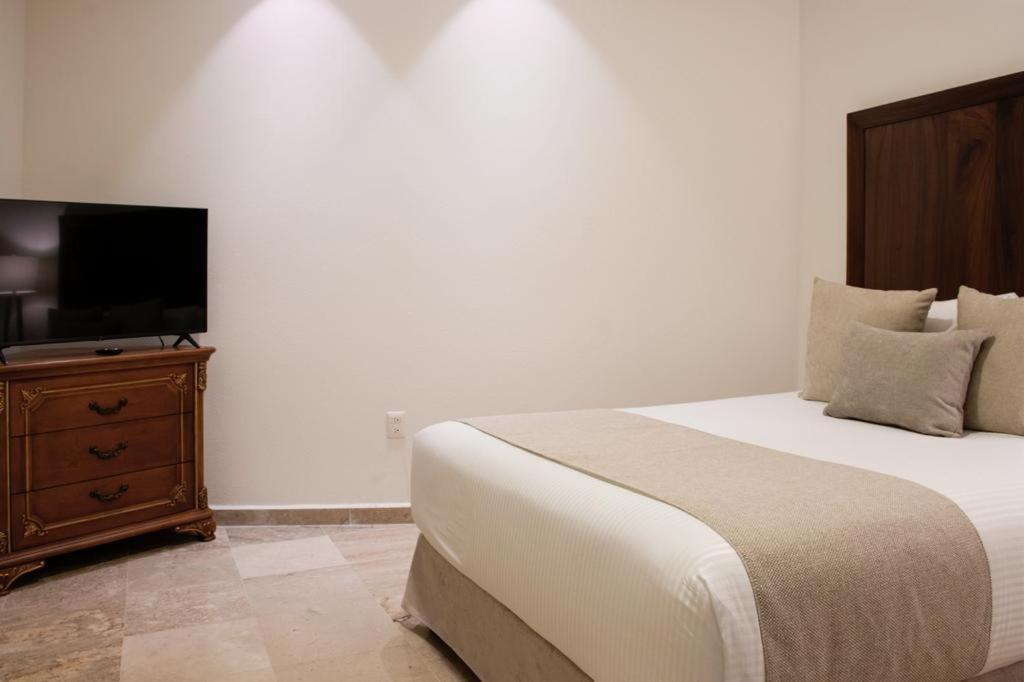 2 Bed 2 Bath, One Den At Playa Royale 3508, Free Wifi Apartahotel