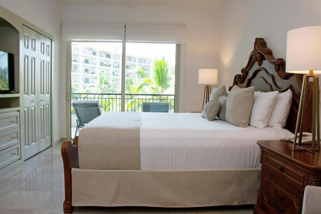 2 Bed 2 Bath, One Den At Playa Royale 3508, Free Wifi *