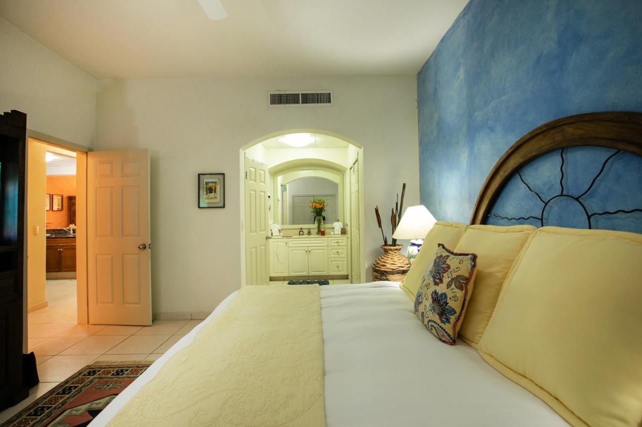 Сasa de vacaciones 5 Star Lg 1 Bdr Playa Royale Oceanfront- *