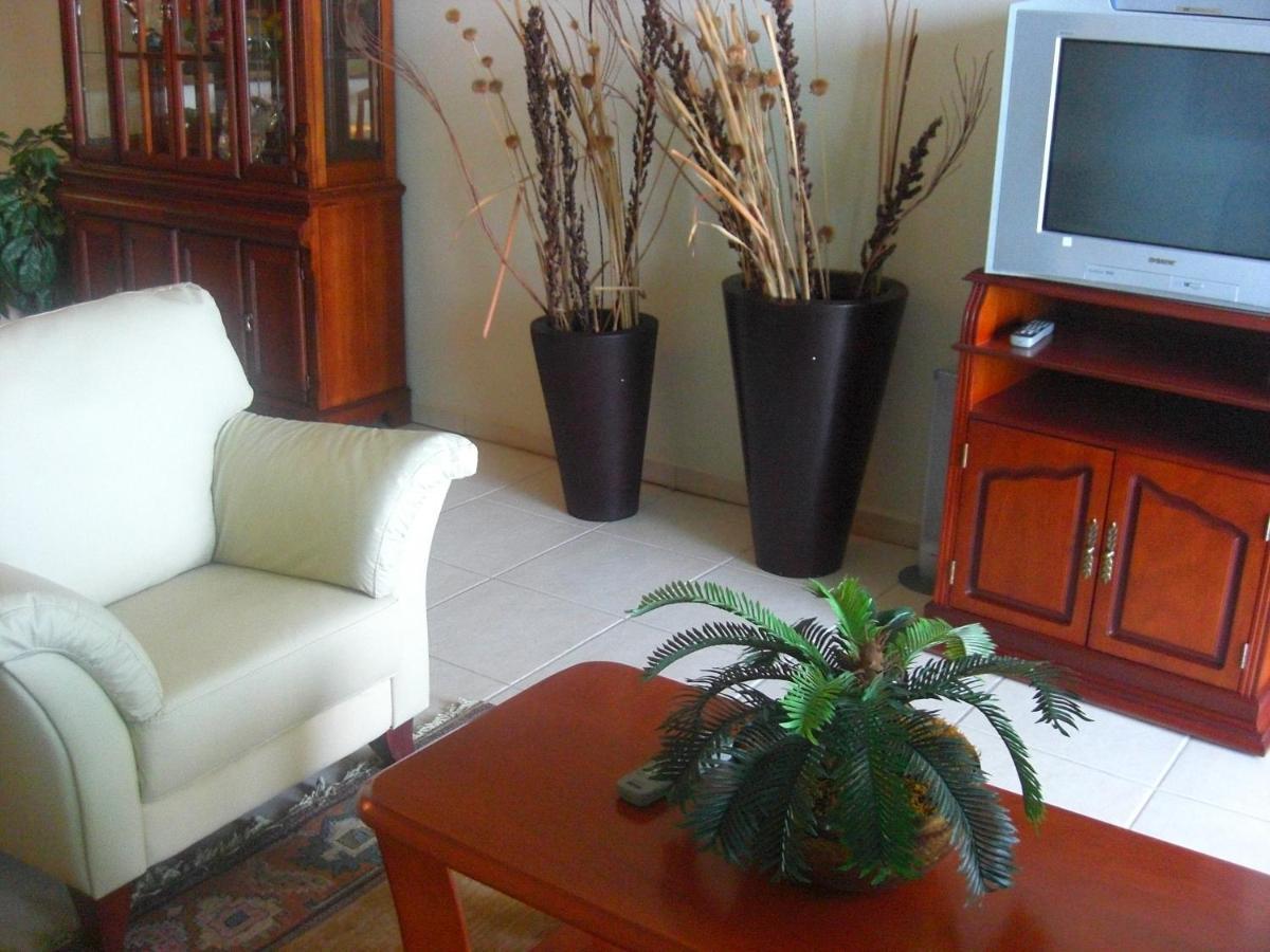 Сasa de vacaciones 2 Bedroom Five Star Playa Royale Residences Building