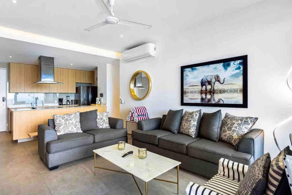 Apartamento ~beach Front~stunning Views~free Airport Transport