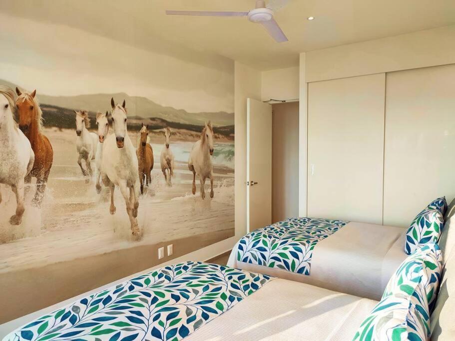 Apartamento ~beach Front~stunning Views~free Airport Transport *