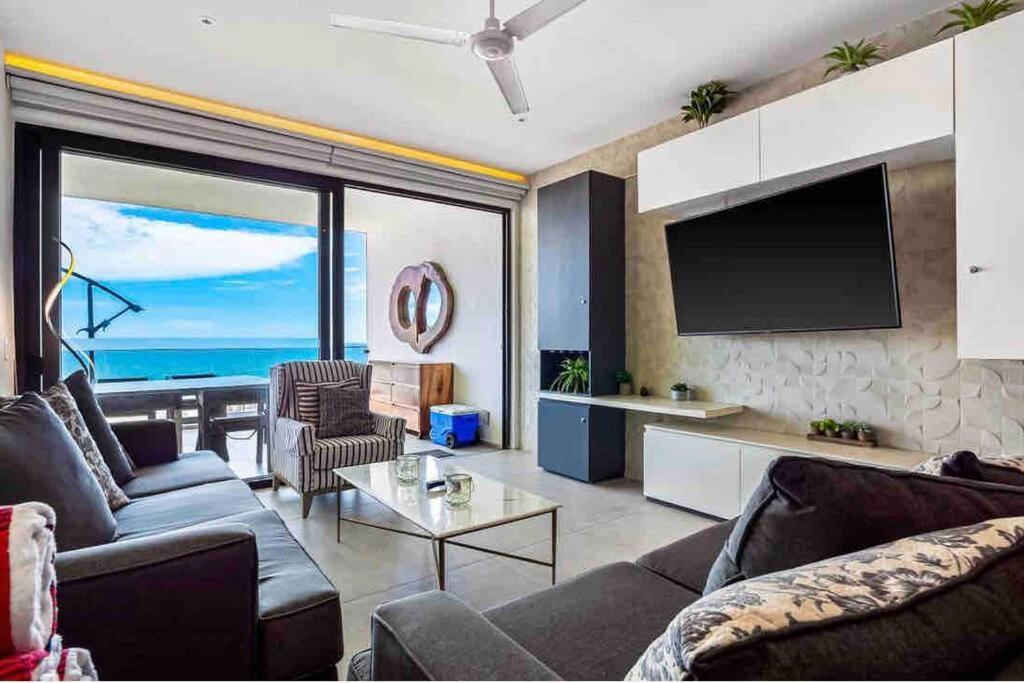 Apartamento ~beach Front~stunning Views~free Airport Transport