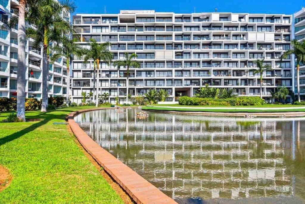 Apartamento ~beach Front~stunning Views~free Airport Transport *