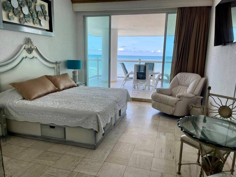 Apartment Sayil 3bdr Oceanfront Penthouse By Moikkarentals