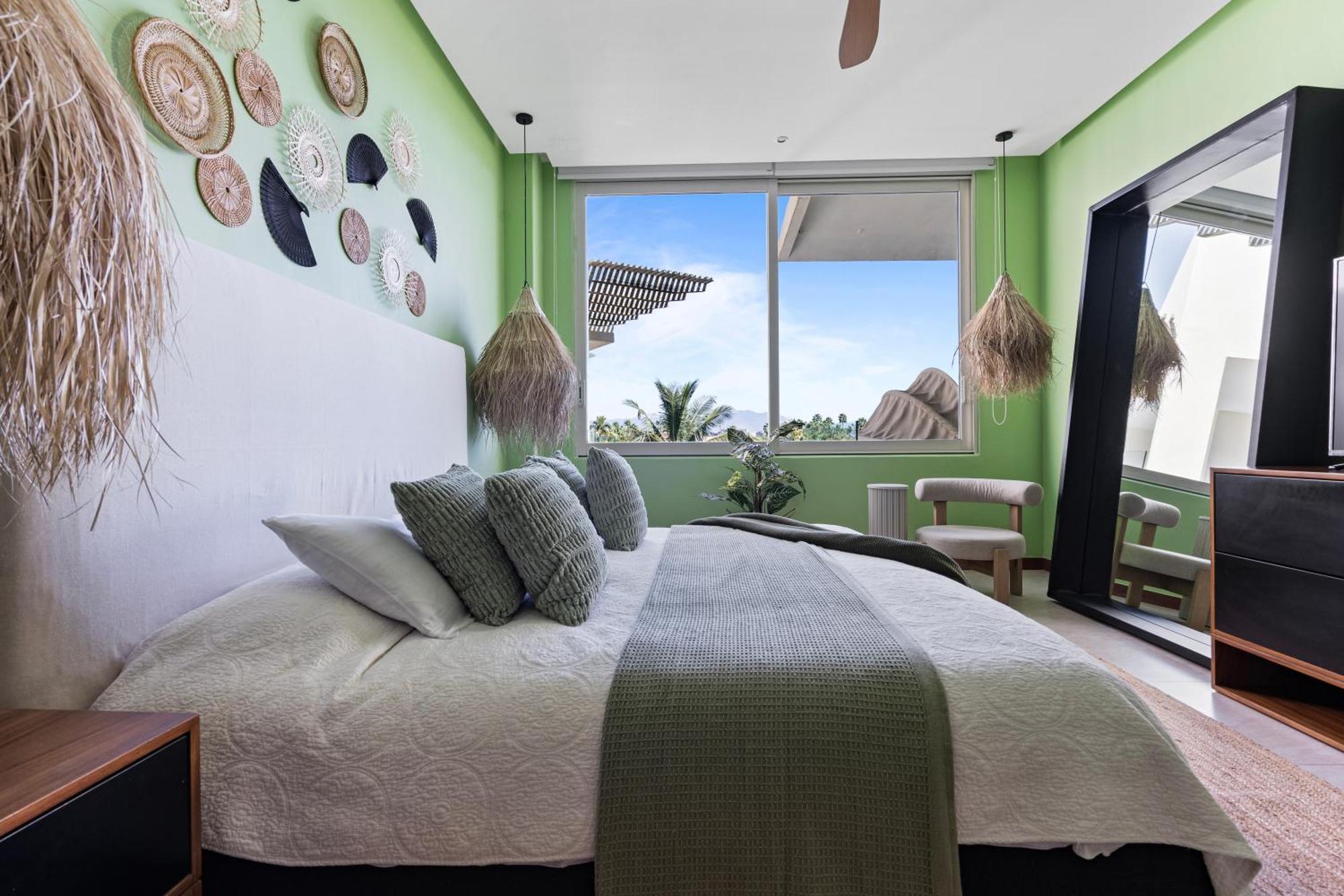 Stylish Peninsula Golf 3br Oasis With Pool