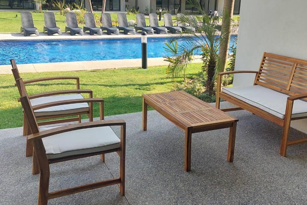 Lovely 2 Bedroom Pool Front *
