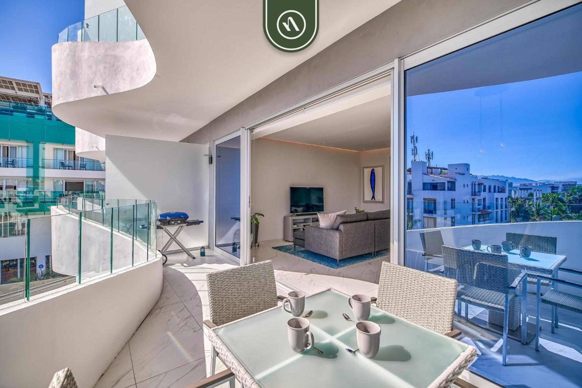 2br With Rooftop Pool - *