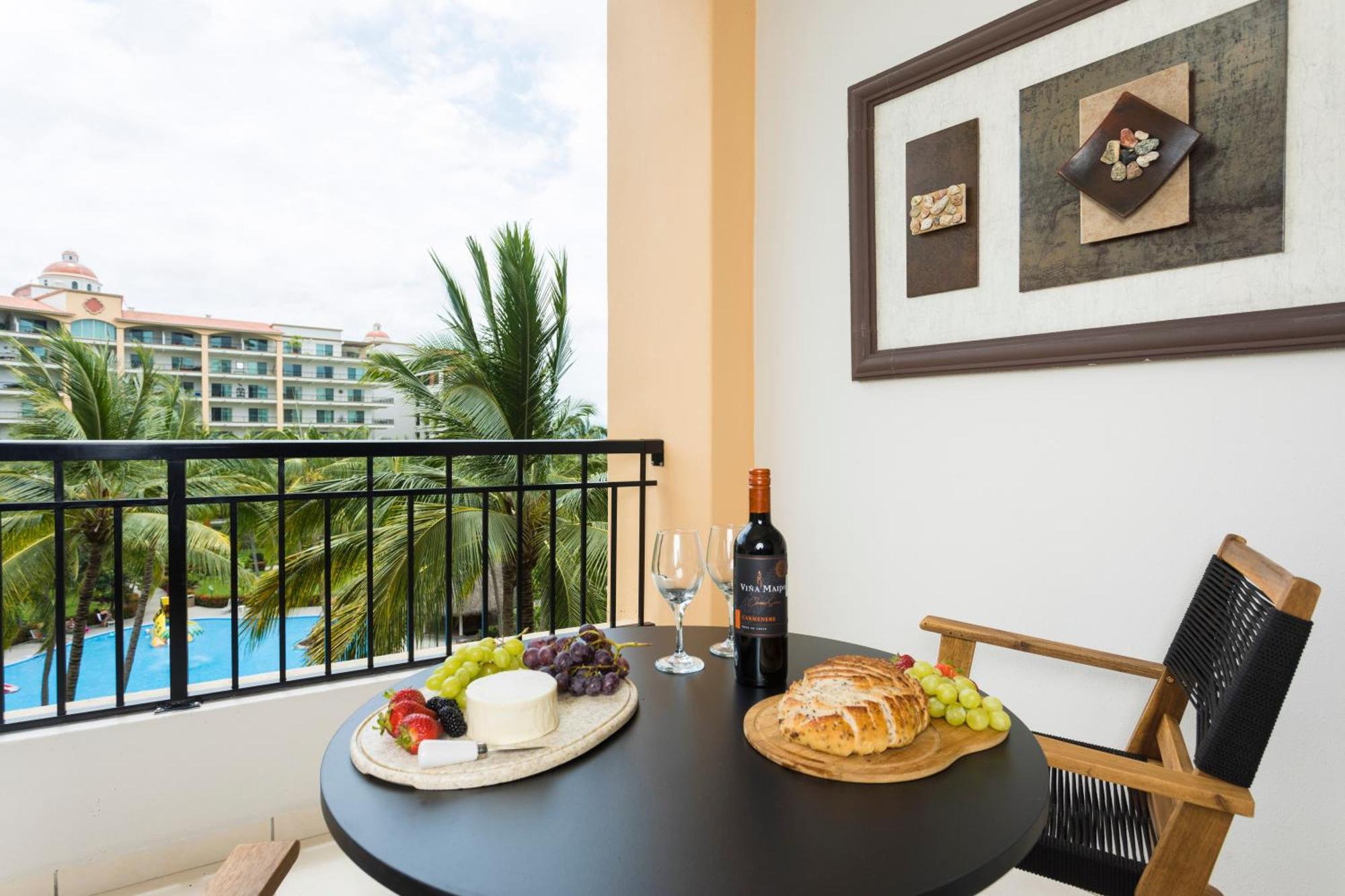Perfect Getaway For Two! Wonderful & Bright Loft, Spacious Balcony Overlooking The Pool Beachfront Nuevo Vallarta
