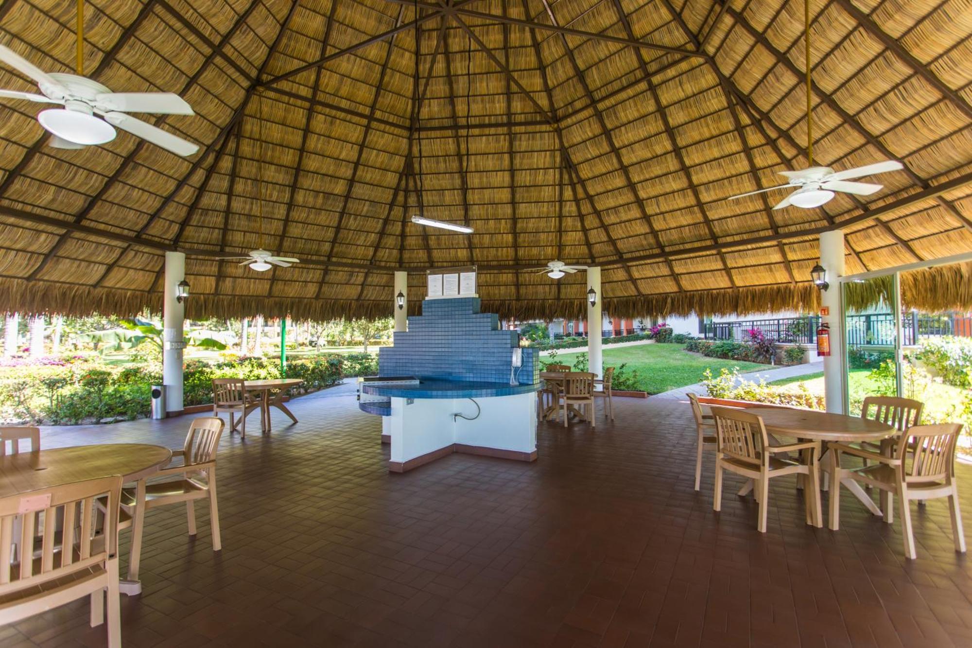 Apartamento Perfect Getaway For Two! Wonderful & Bright Loft, Spacious Balcony Overlooking The Pool Beachfront *