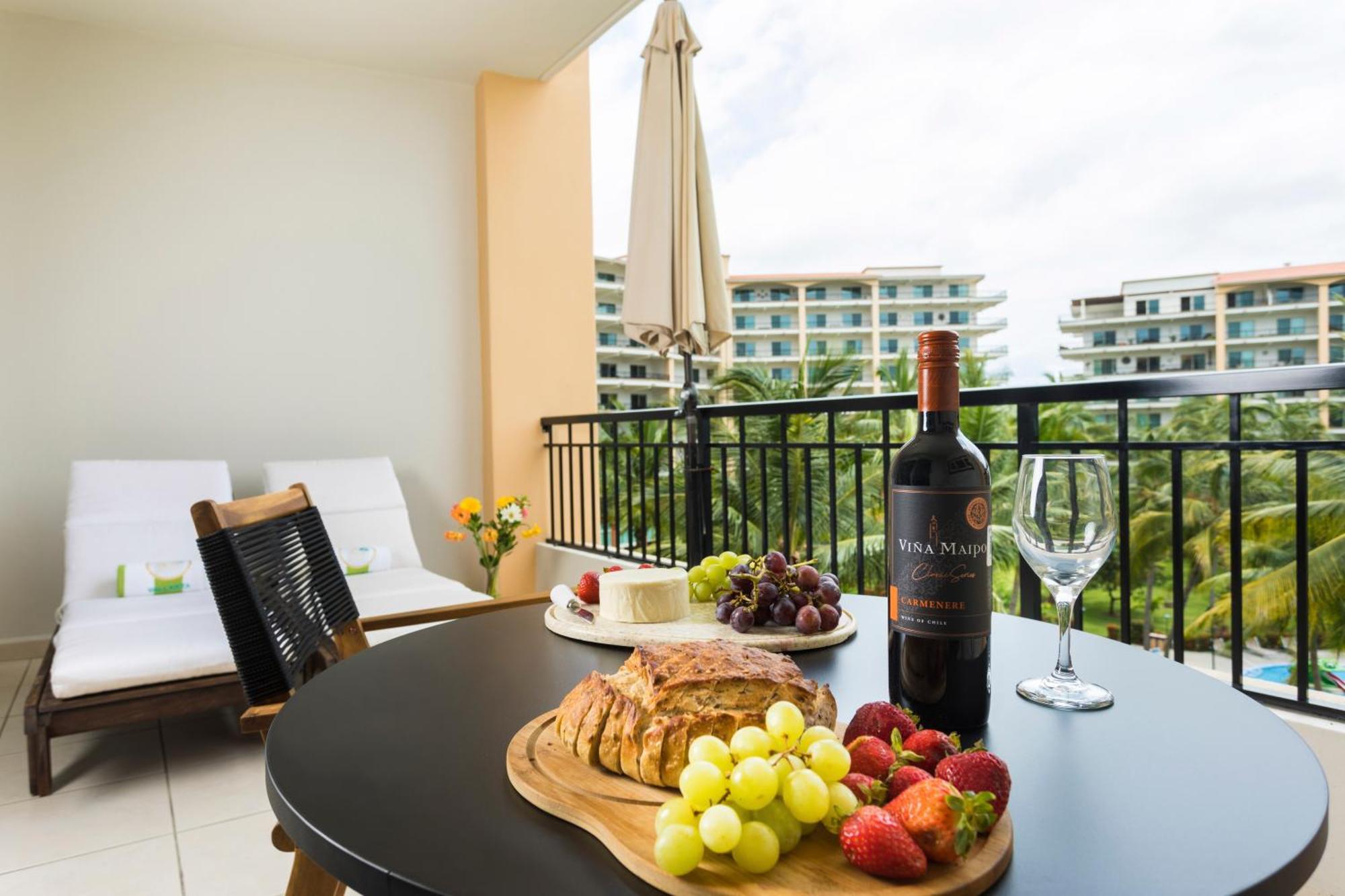 Apartamento Perfect Getaway For Two! Wonderful & Bright Loft, Spacious Balcony Overlooking The Pool Beachfront *