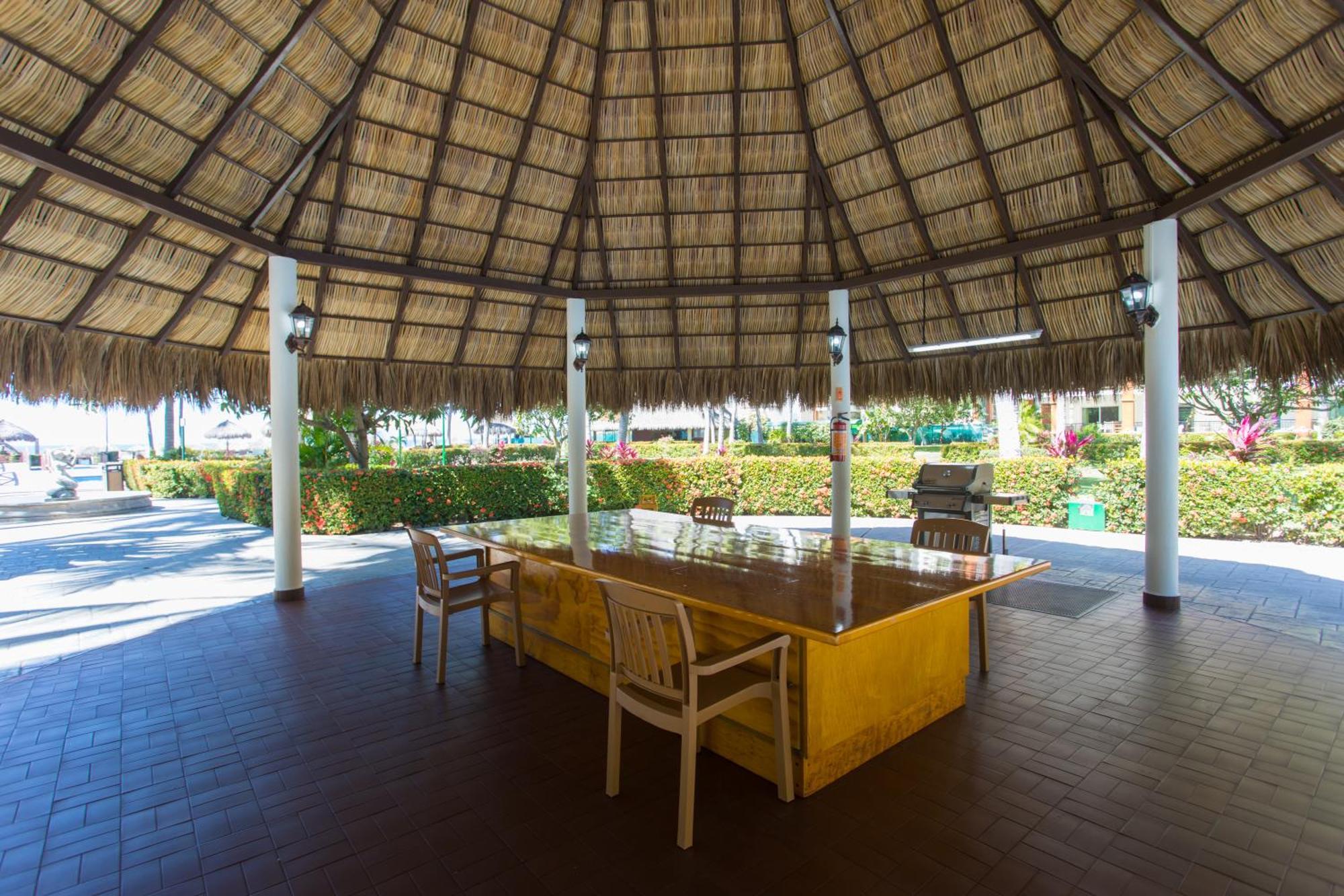 Perfect Getaway For Two! Wonderful & Bright Loft, Spacious Balcony Overlooking The Pool Beachfront Nuevo Vallarta