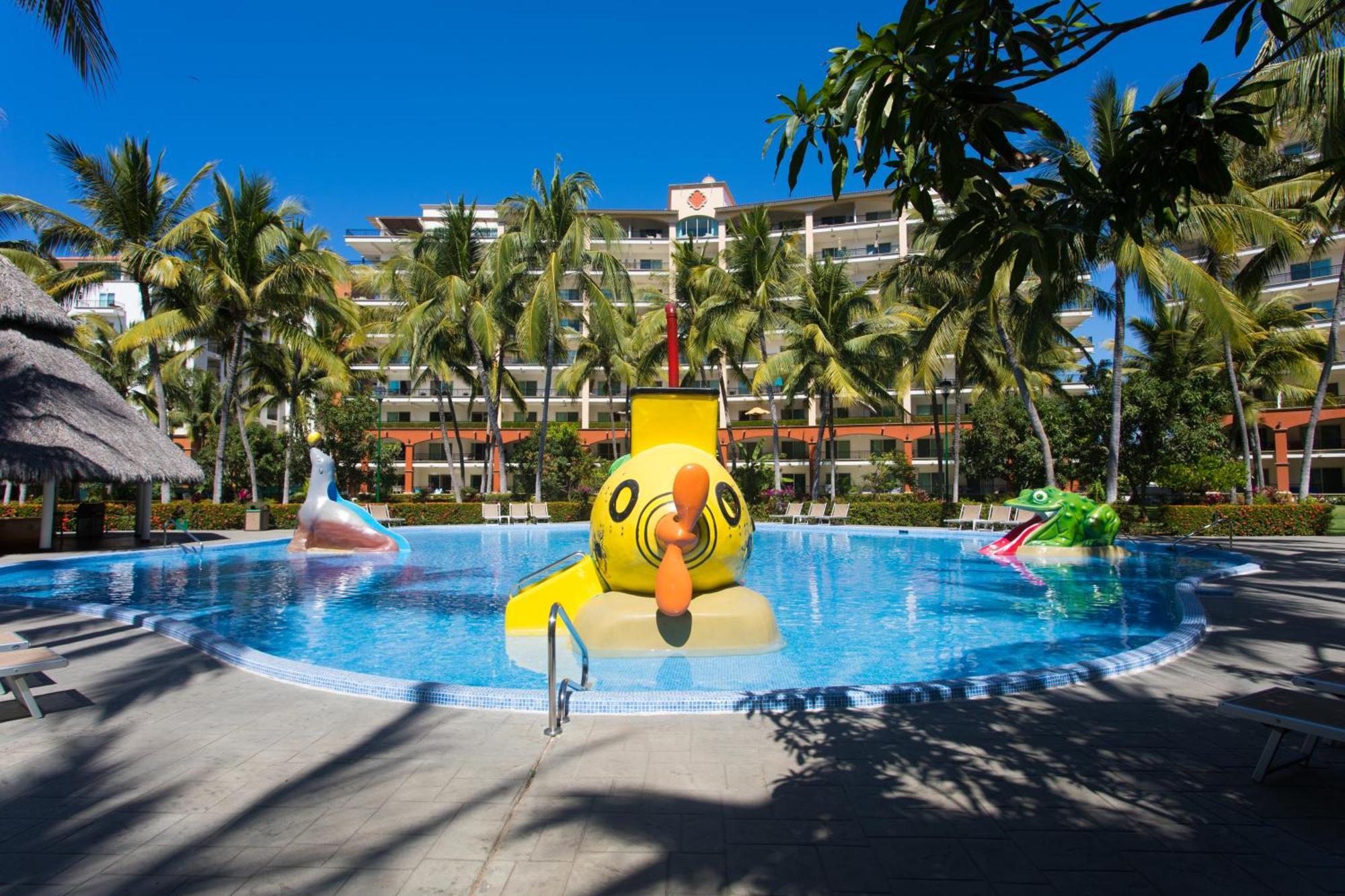Perfect Getaway For Two! Wonderful & Bright Loft, Spacious Balcony Overlooking The Pool Beachfront Nuevo Vallarta