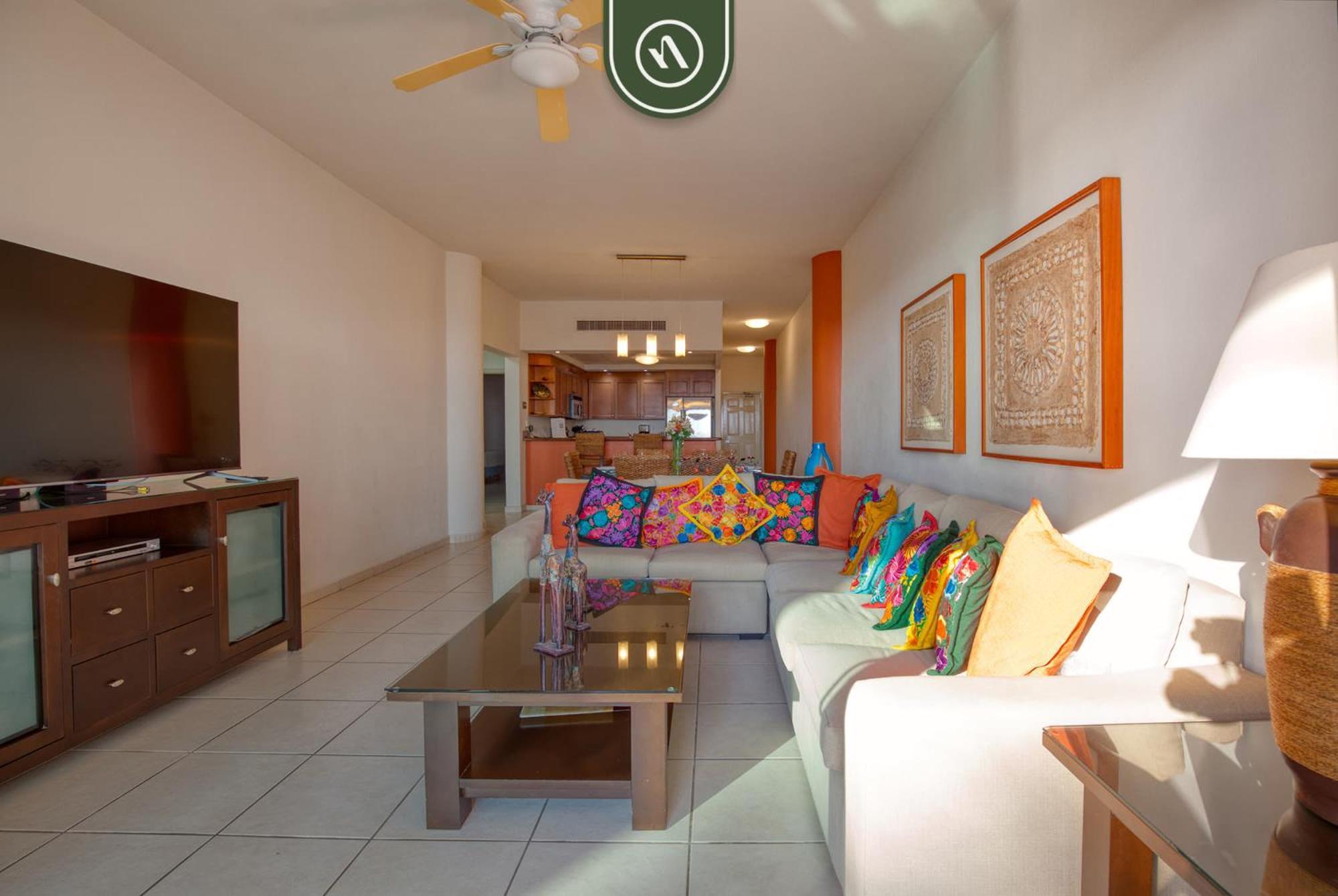 Mexican Styled 2 Bedroom - Beachfront - Pool Apartment