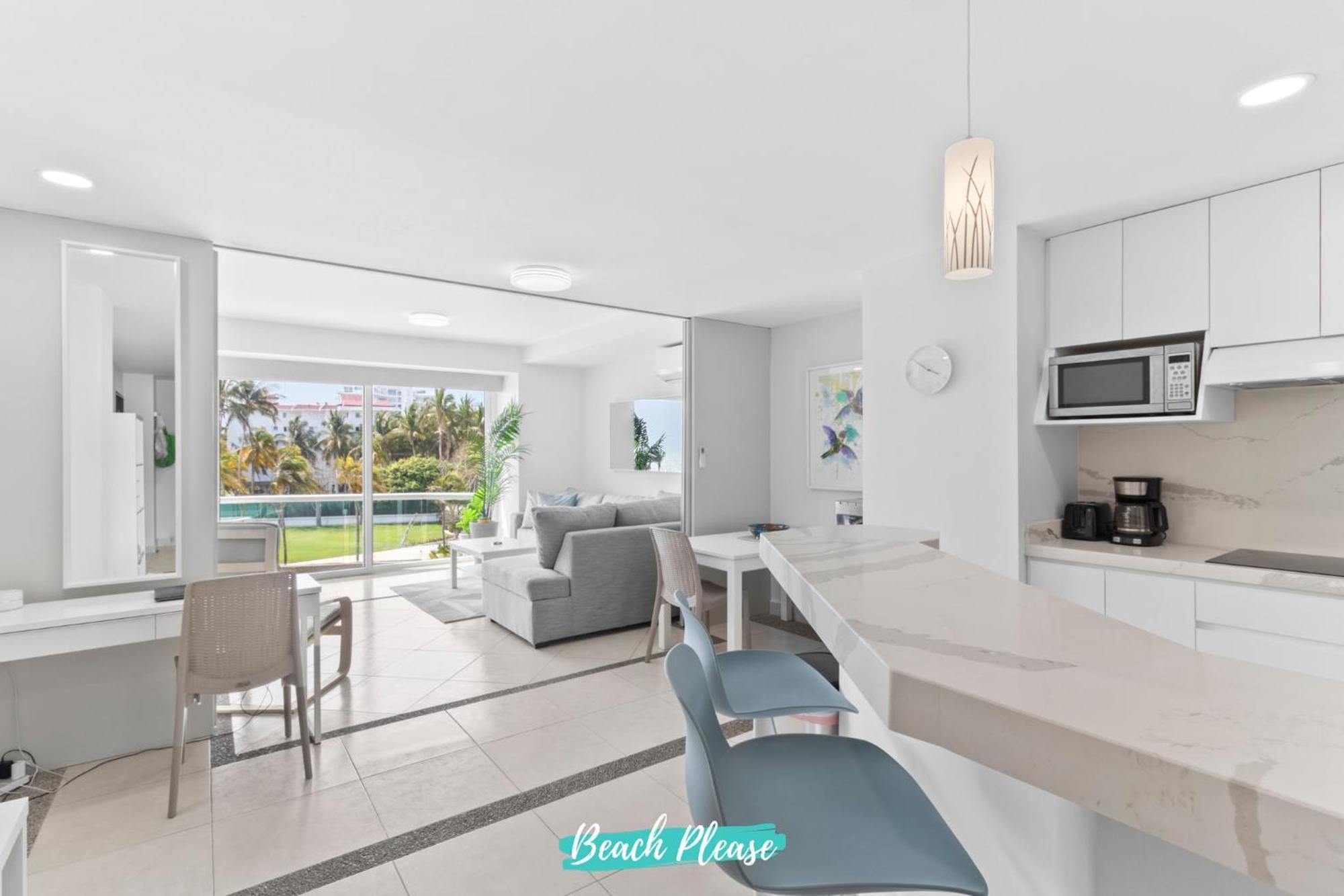 Villamagna - Beachfront Retreat With Oceanviews Apartamento