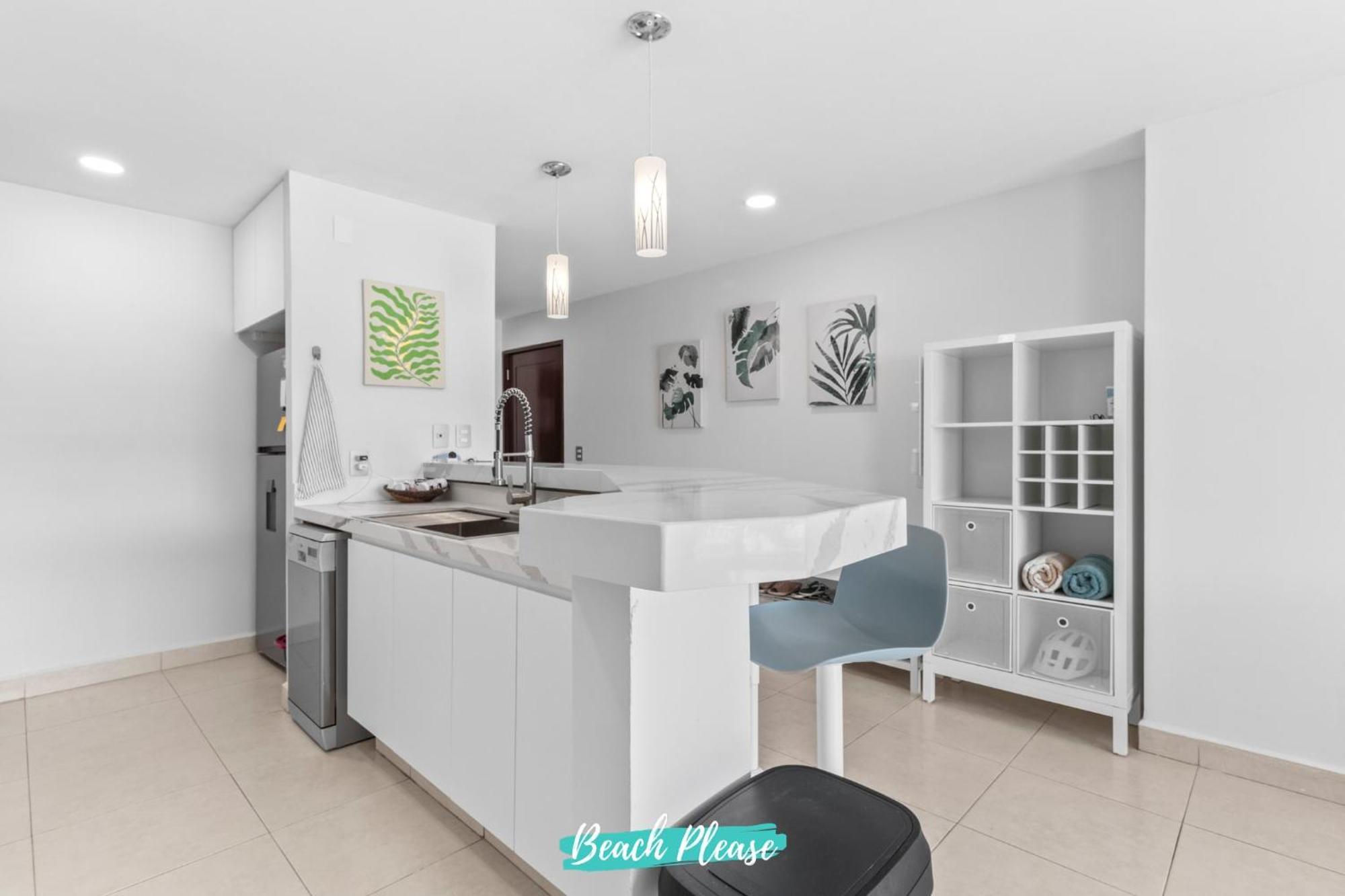 Villamagna - Beachfront Retreat With Oceanviews *
