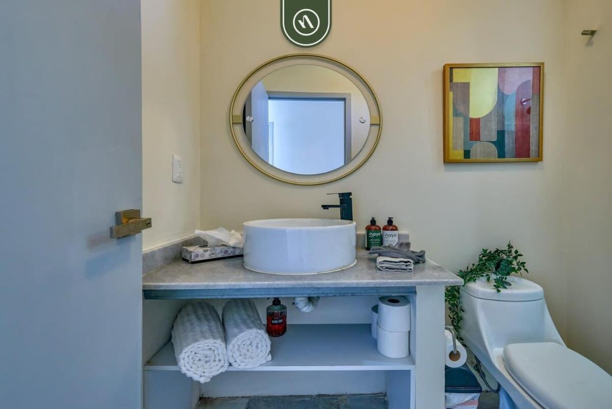 2br With Private Balcony - Access