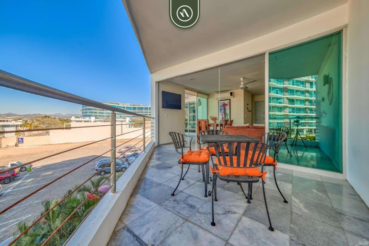 2br With Private Balcony - Access