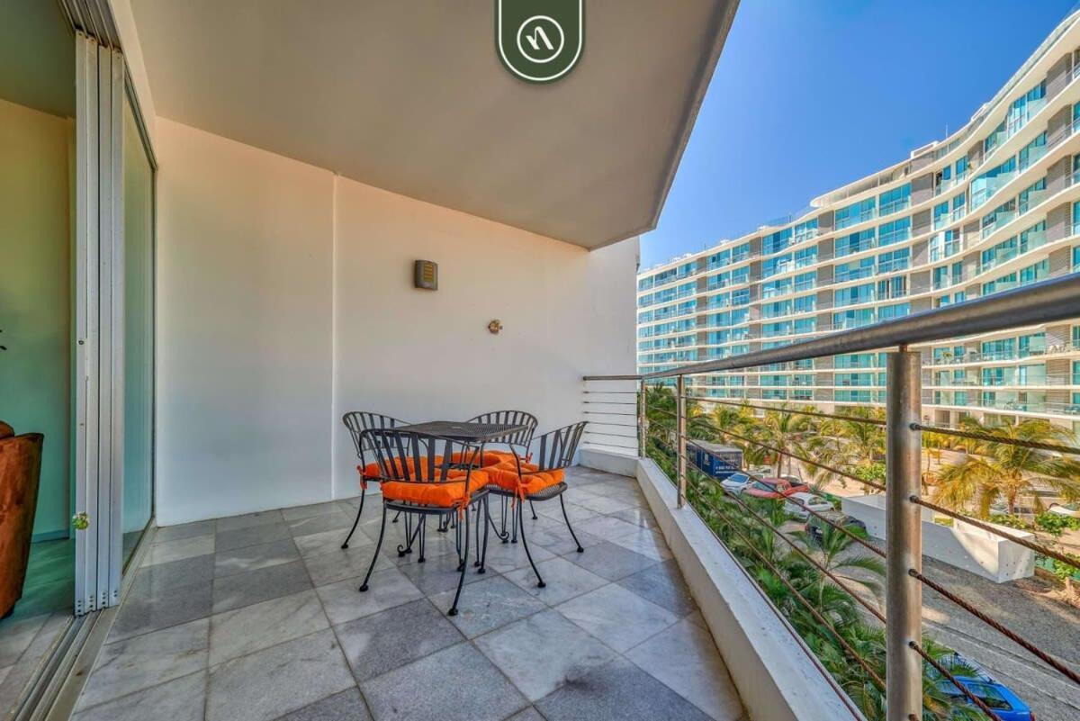 2br With Private Balcony - Access
