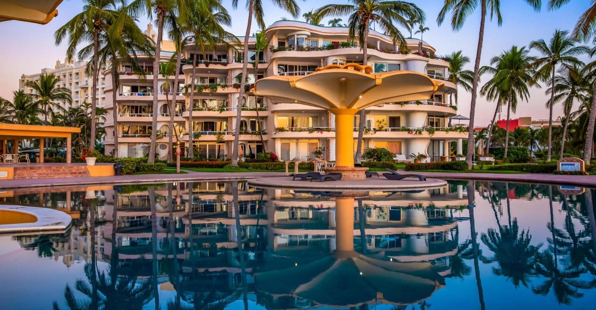 Ocean Front With Pool Sleeps 6 Adults-quinta Del Mar 203