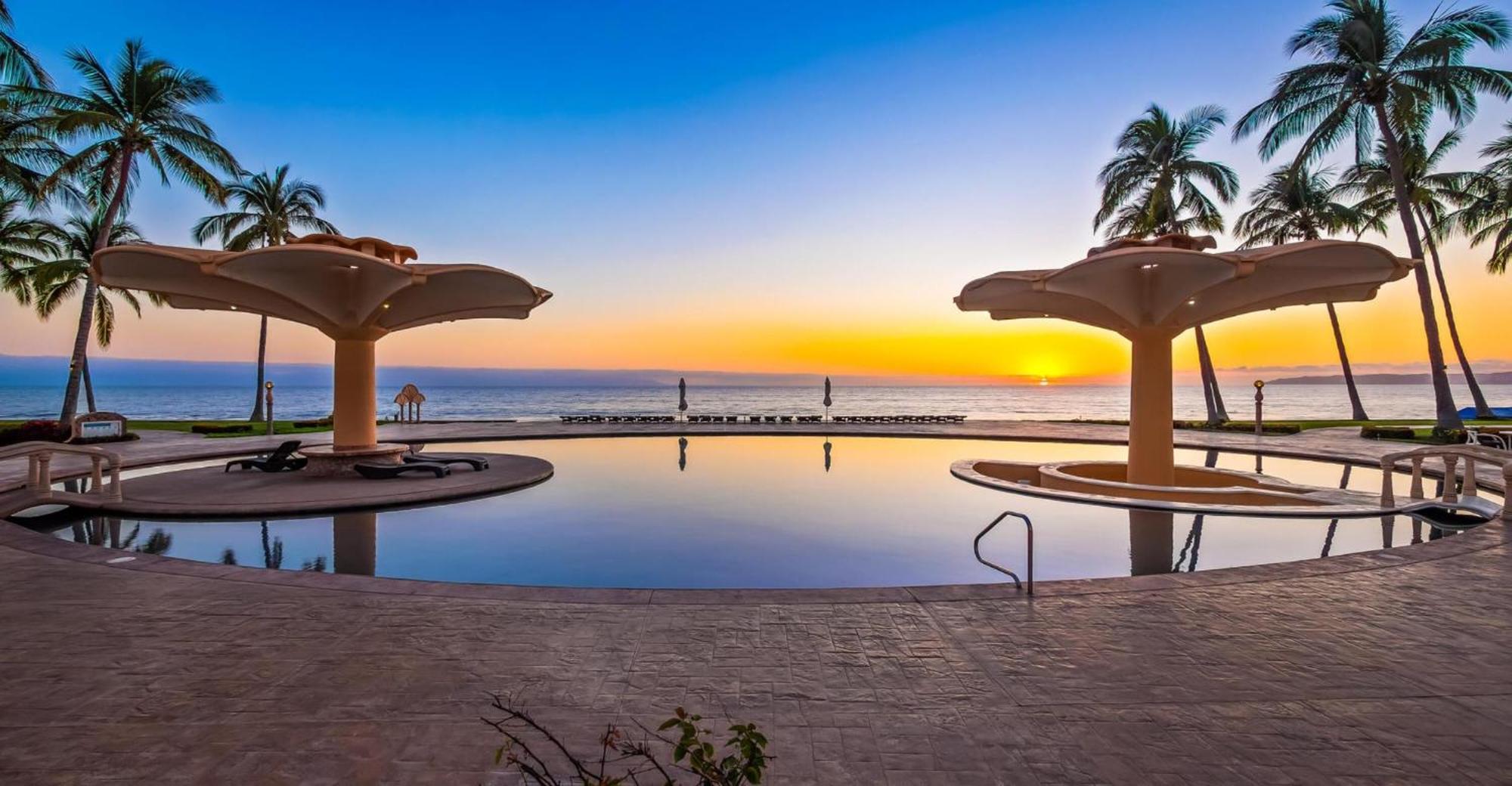 Ocean Front With Pool Sleeps 6 Adults-quinta Del Mar 203 Apartamento *