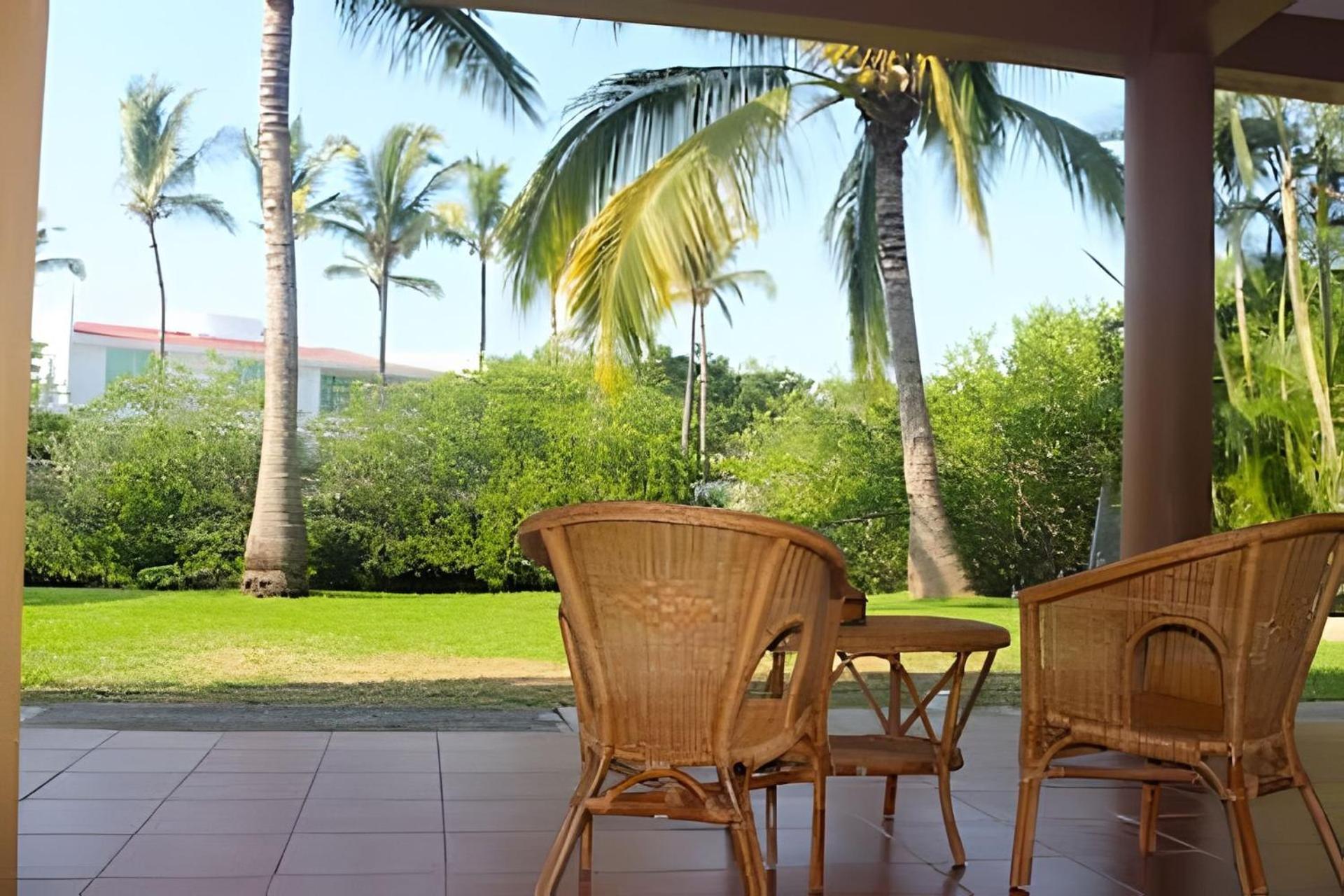 Casa De Abuelos Con Jardin Y Vista Al Canal
