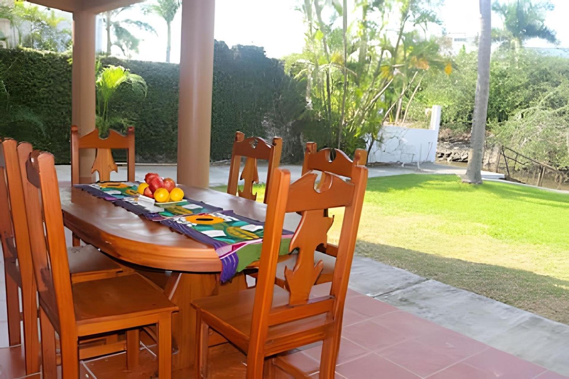 Casa De Abuelos Con Jardin Y Vista Al Canal *