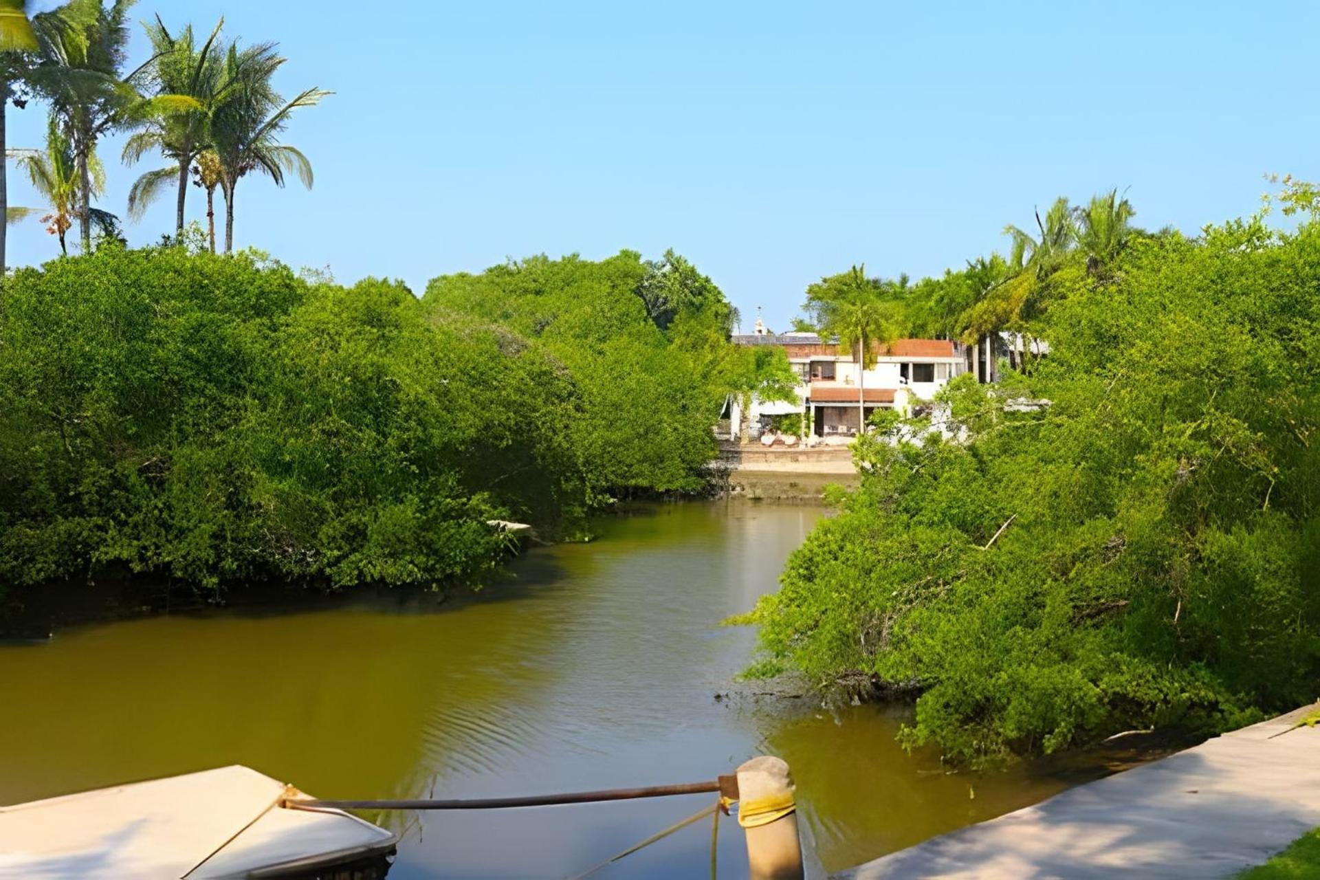 Casa De Abuelos Con Jardin Y Vista Al Canal Сasa de vacaciones