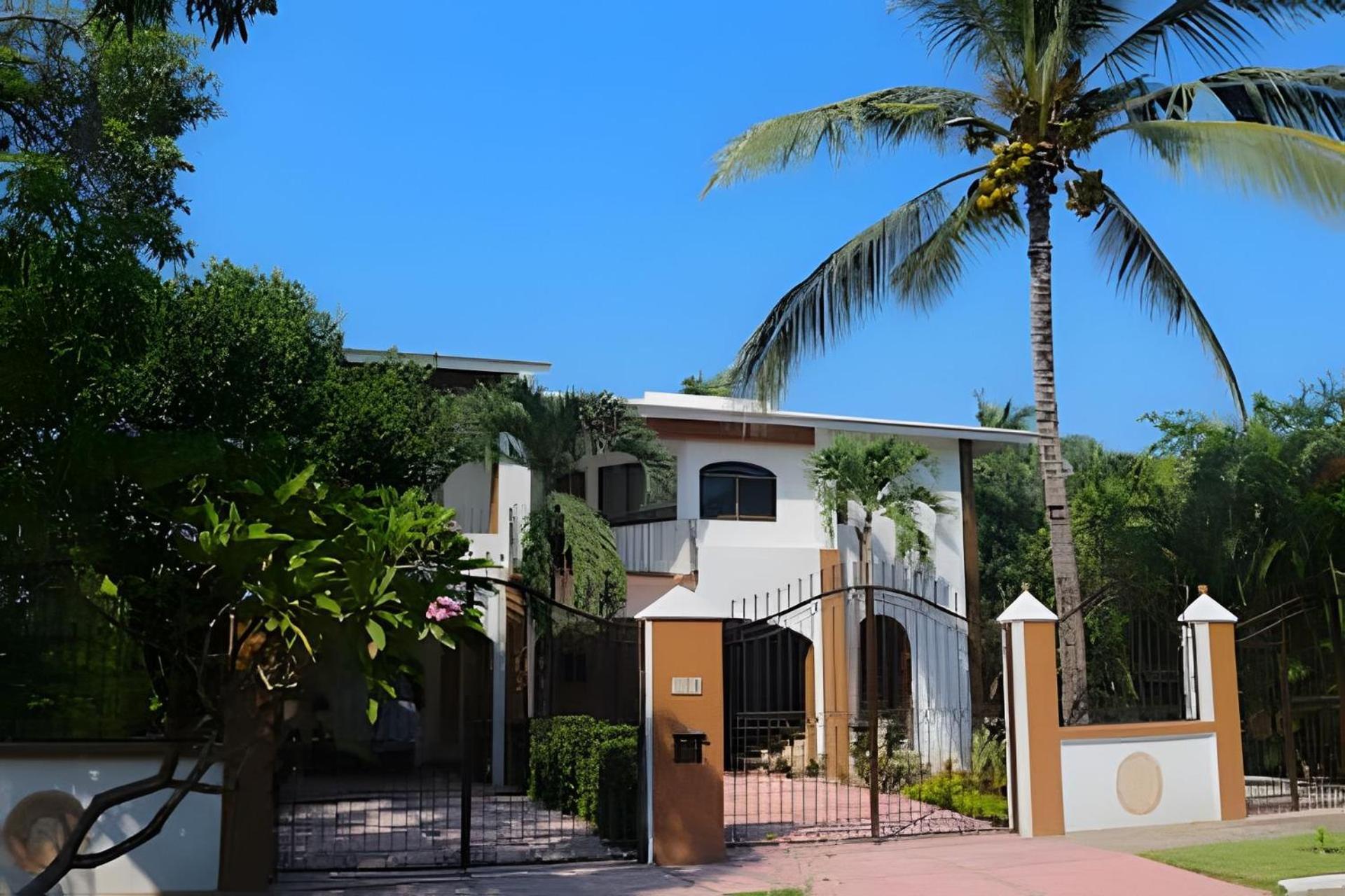 Casa De Abuelos Con Jardin Y Vista Al Canal