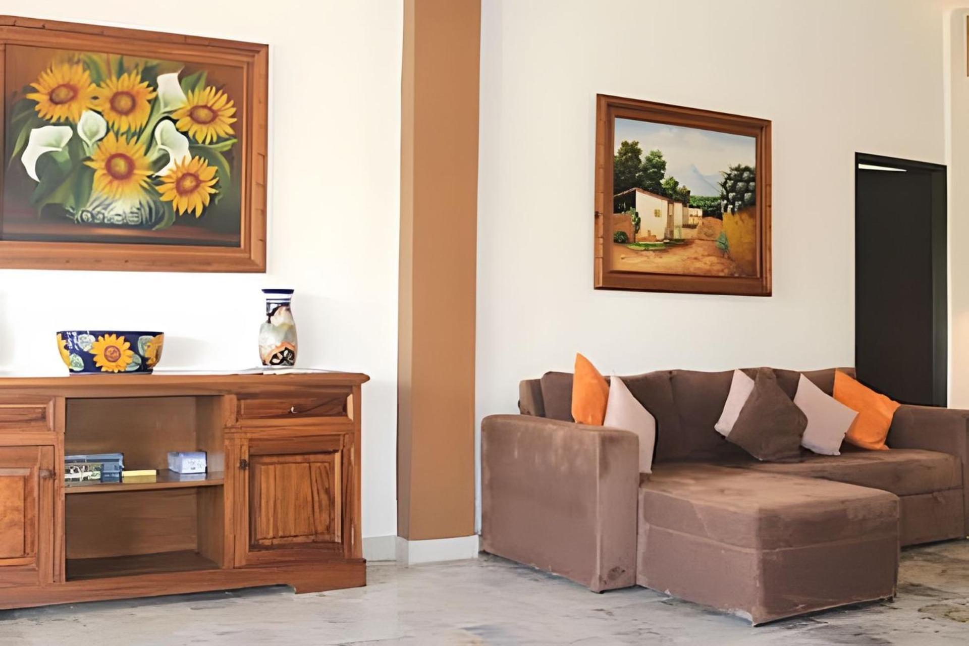 Casa De Abuelos Con Jardin Y Vista Al Canal