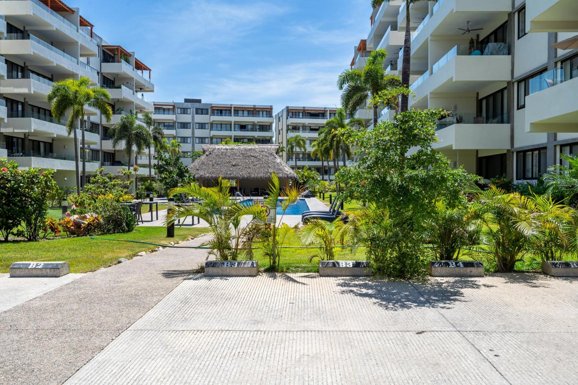Lovely 2 Bedroom Pool Front *