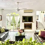 Casa Con Piscina Cerca De Playa