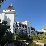 Luxurious 2-Bedroom Condo