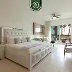 Amazing Studio With Private Patio With Ocean View