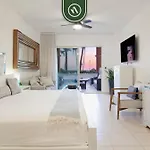 Amazing Studio With Private Patio With Ocean View