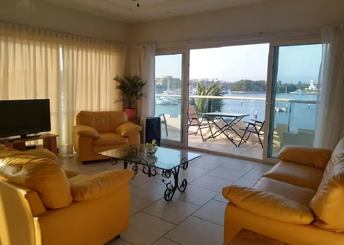 Marina Banderas Suites Hotel Boutique
