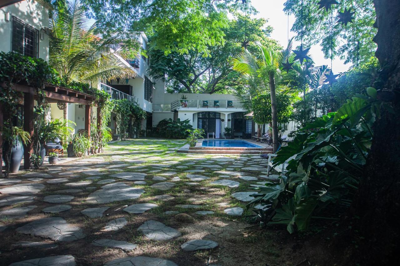 Inn Parota