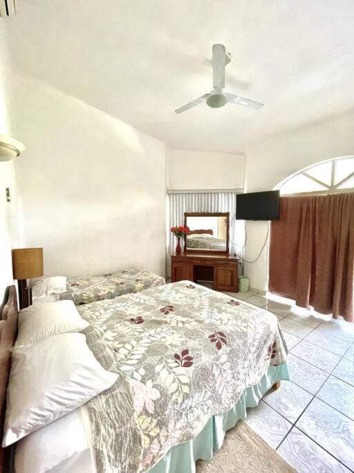 Casa Con Piscina Cerca De Playa *