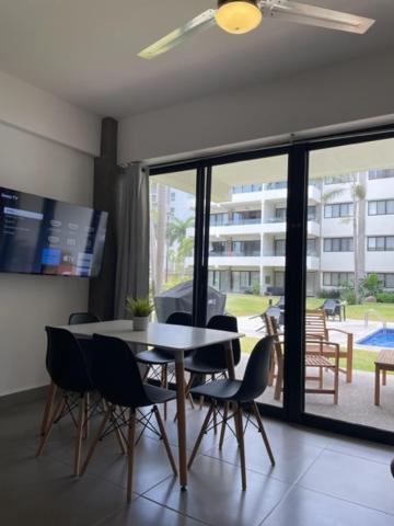 Apartamento Lovely 2 Bedroom Pool Front *